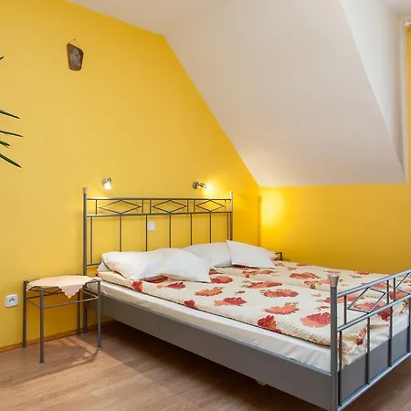 Ula Проживание в семье